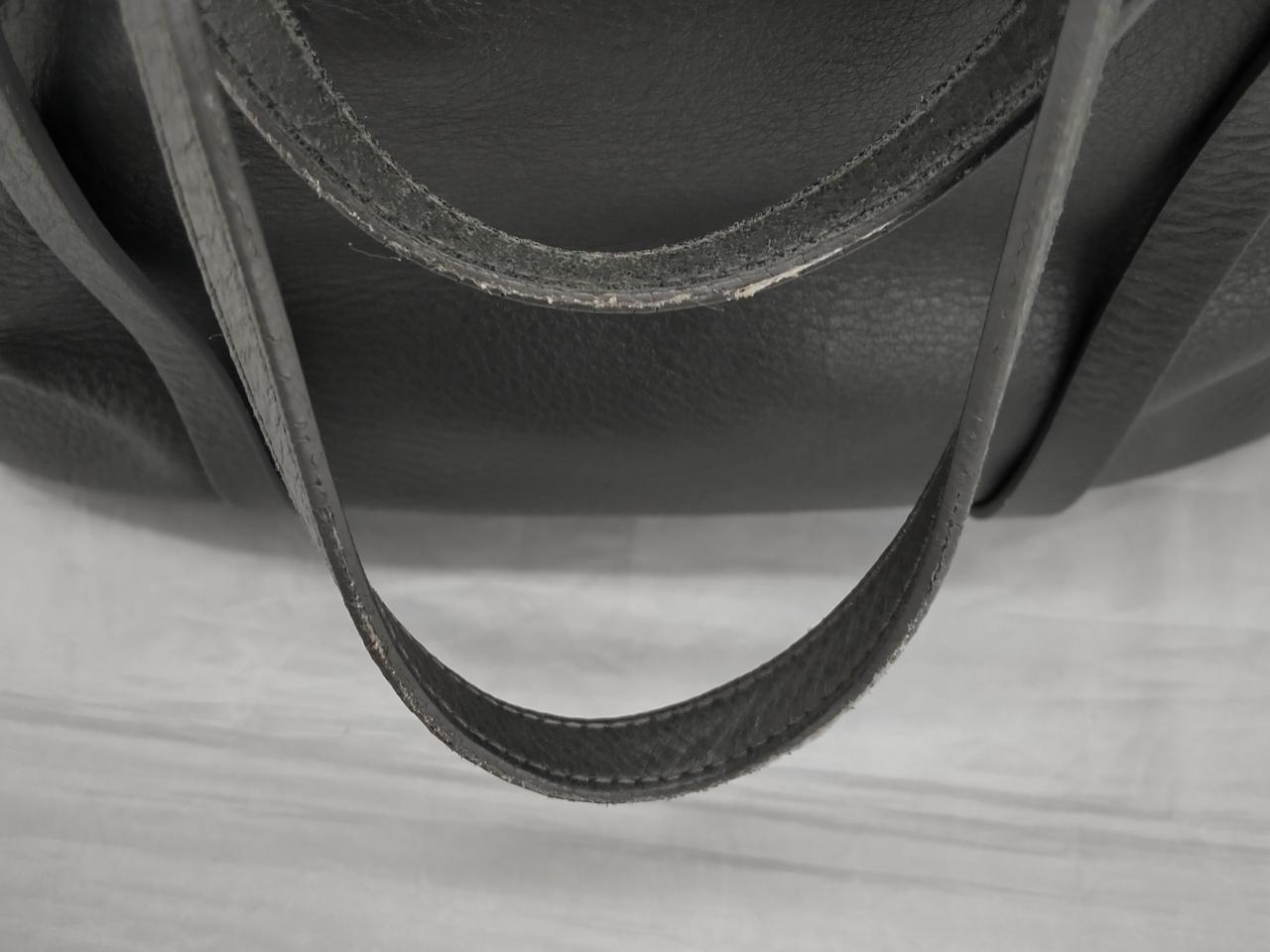 ショルダーのコバ部分劣化しています。