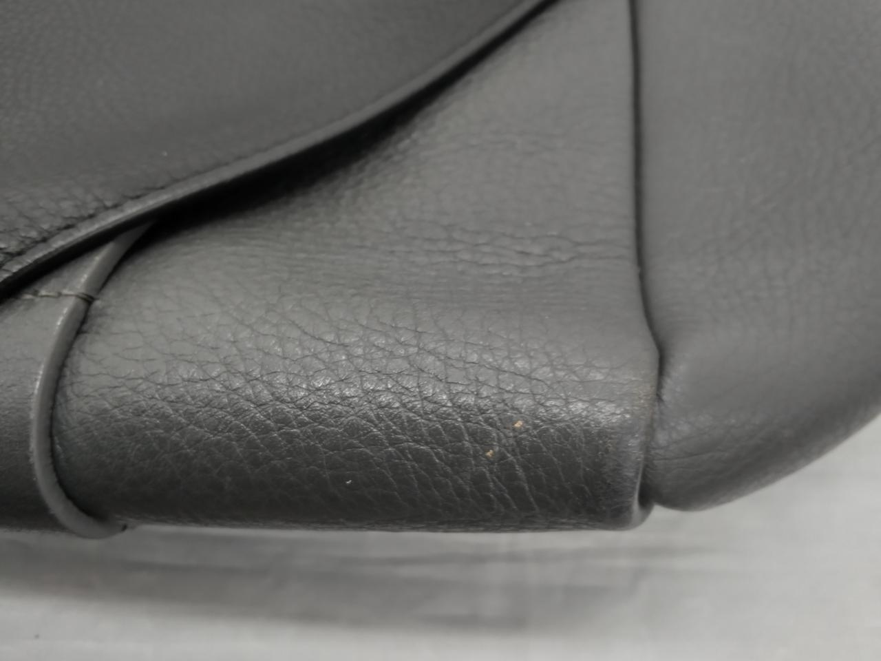 擦れ、色落ちがあります。