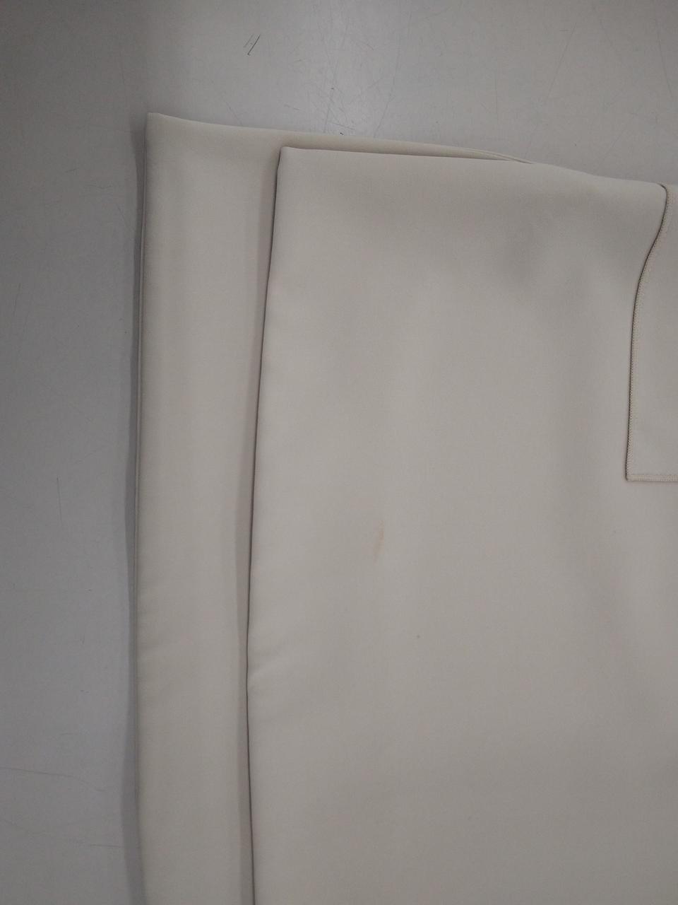 正面右下(写真では中央部分）に汚れあり