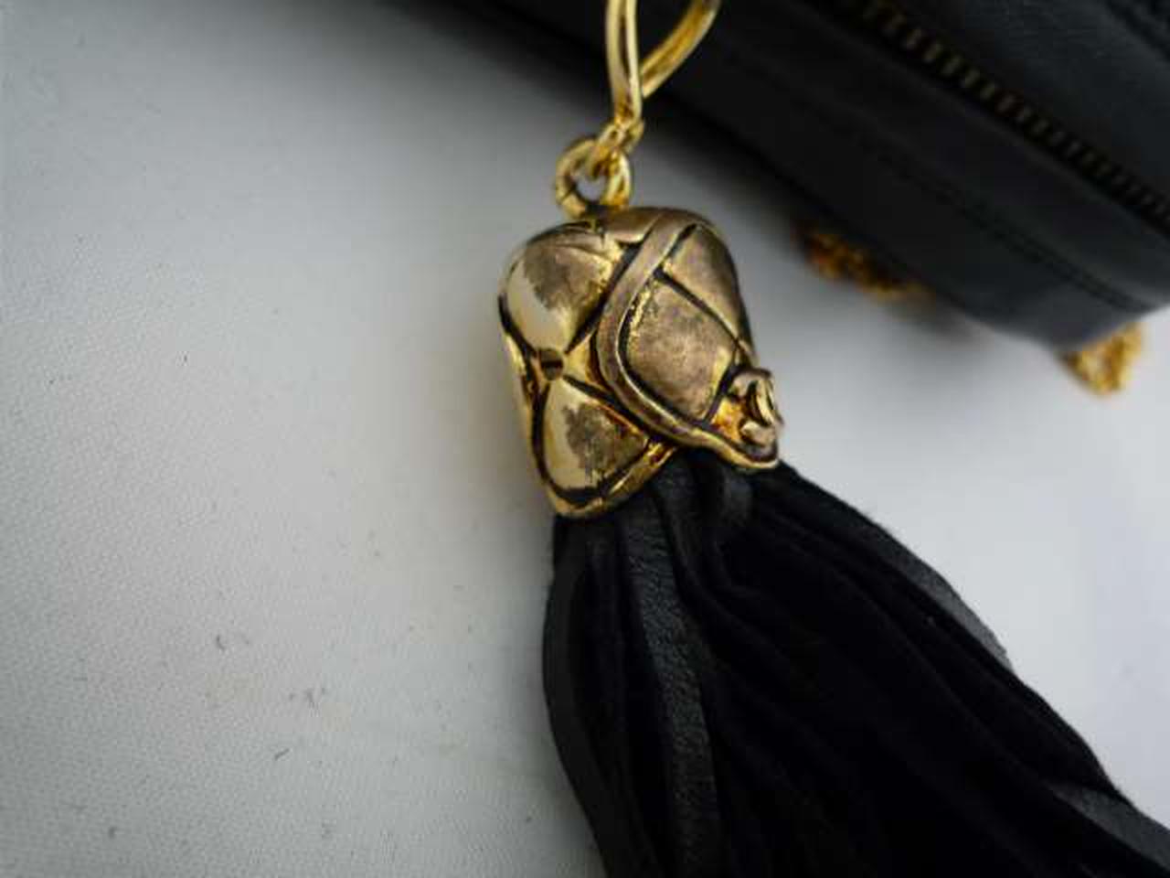 フリンジをまとめている金具に腐食跡ありま