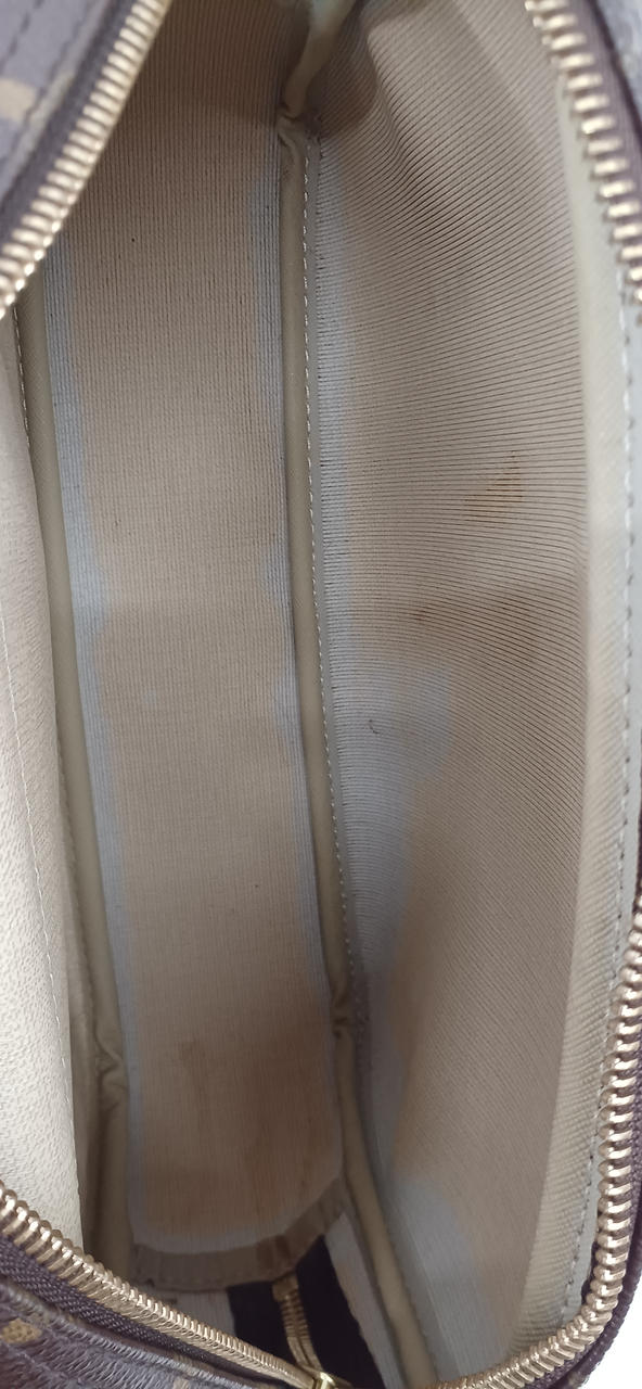 黄ばみ・汚れあり