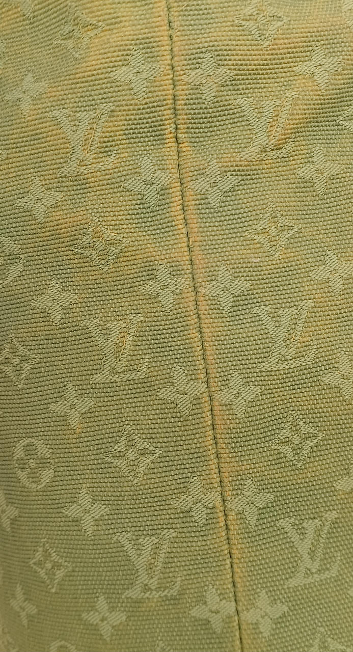 日焼けなどによる色褪せ・変色あり