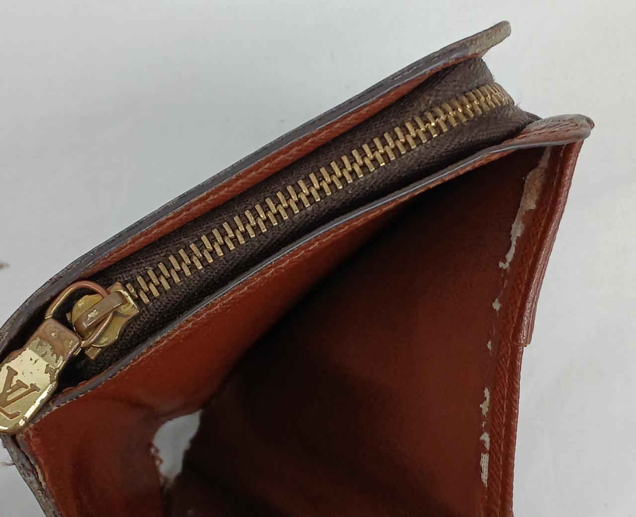 札入れ内側コーティング剥がれ・劣化あり