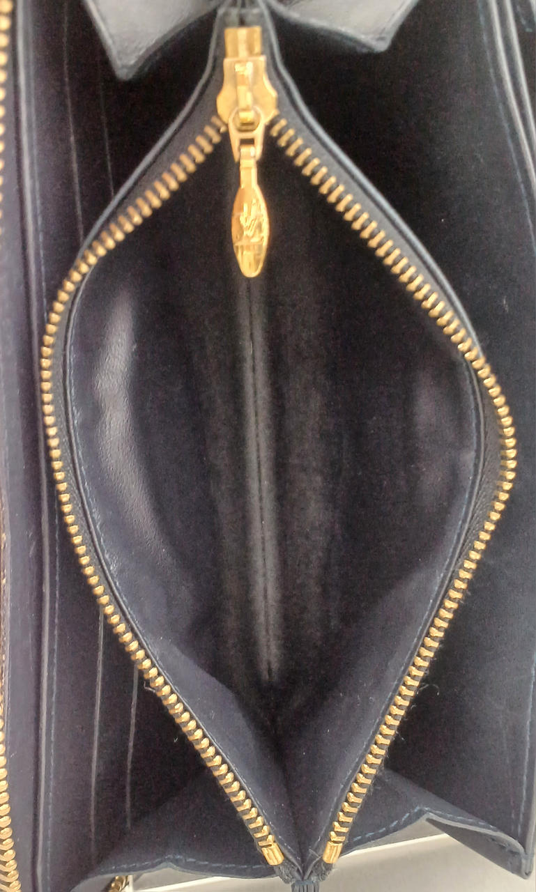 小銭入れ使用による汚れ有り