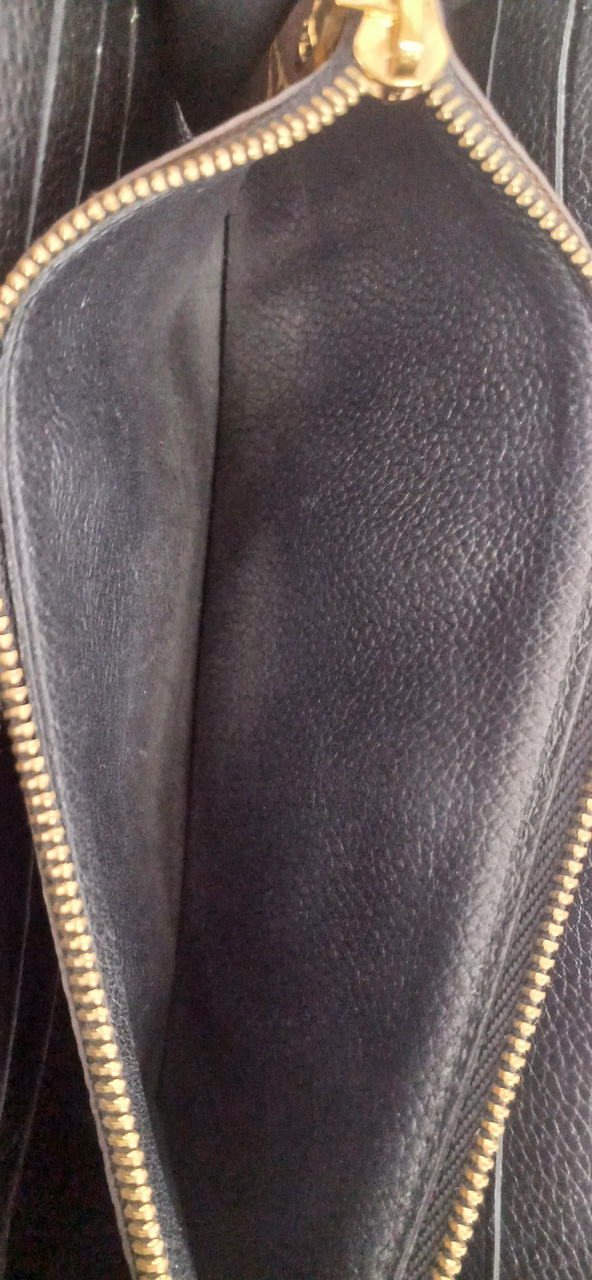 小銭入れ使用による汚れ有り