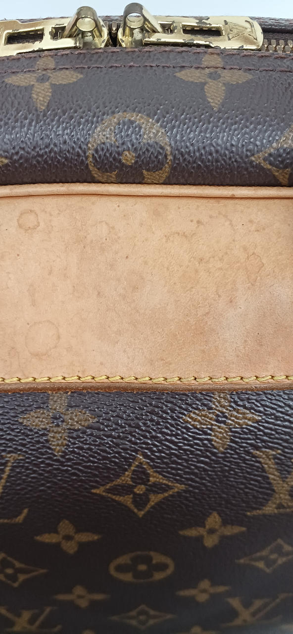 レザー部分にシミ汚れ有り