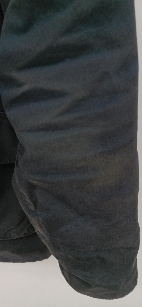 スレキズ汚れ・シワ跡有り