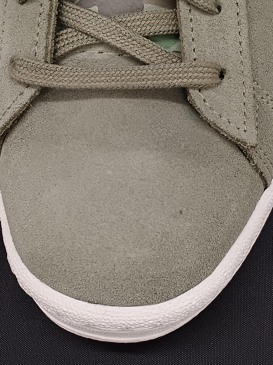 小さなシミあり