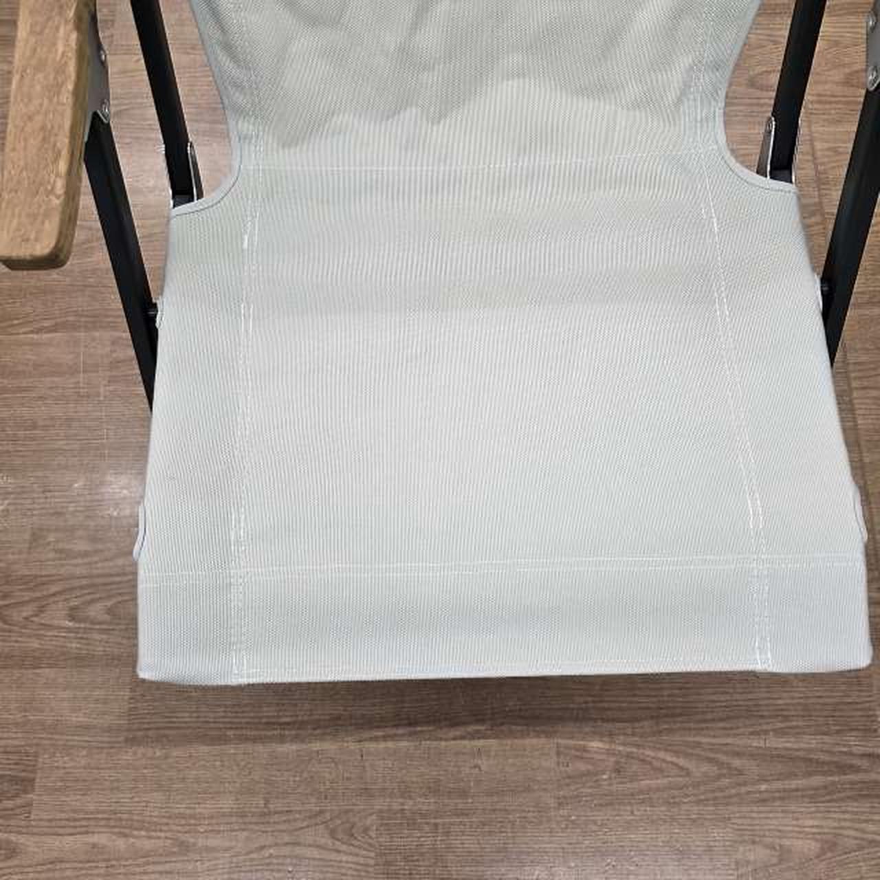 座面も汚れないです。