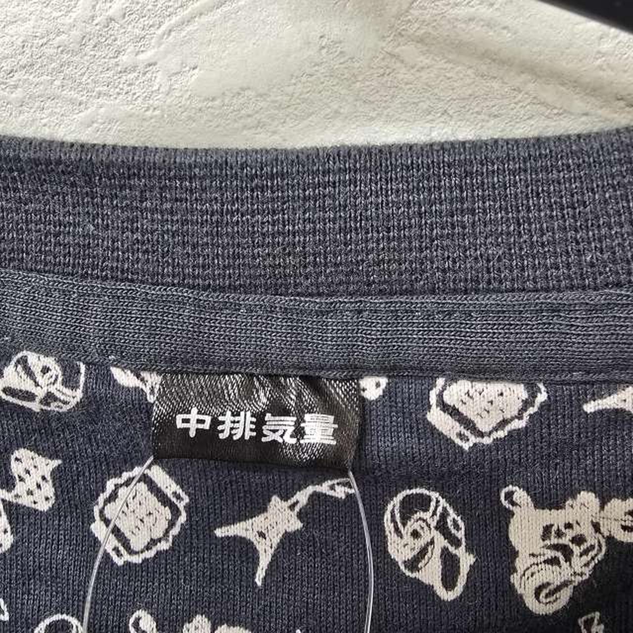 襟のタグ