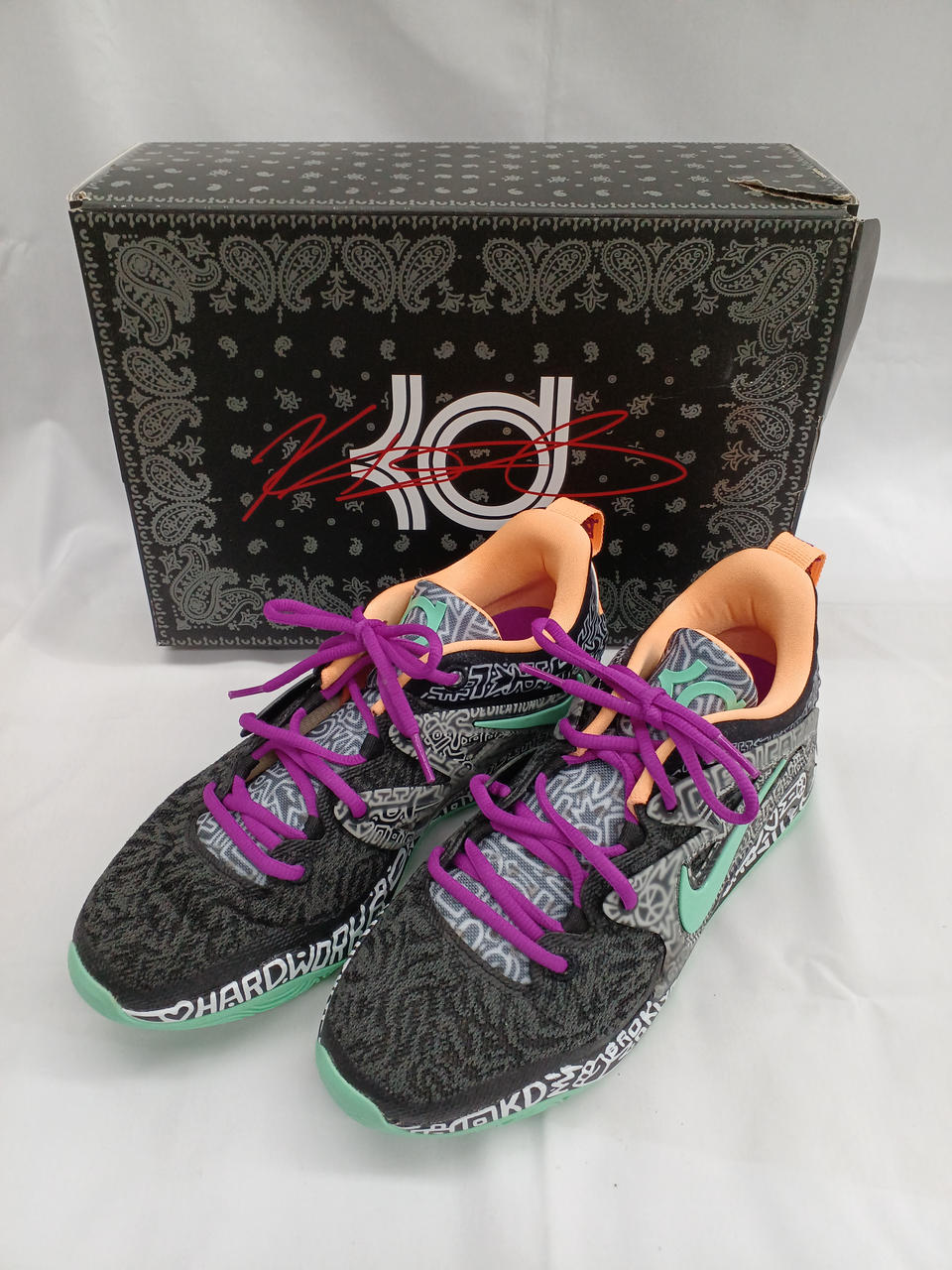 デザインの効いた1足です！