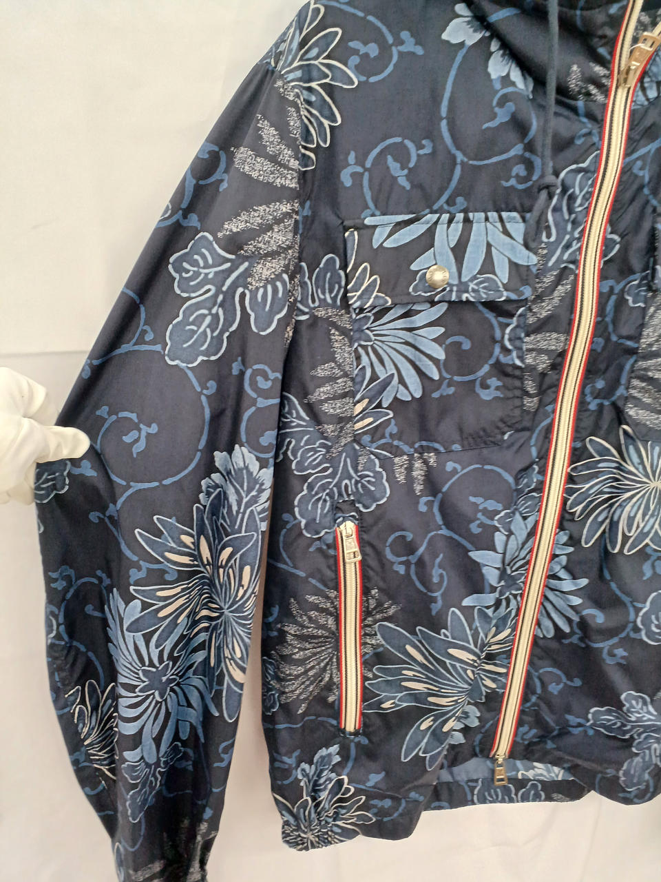 使用感少なめなお品物です。