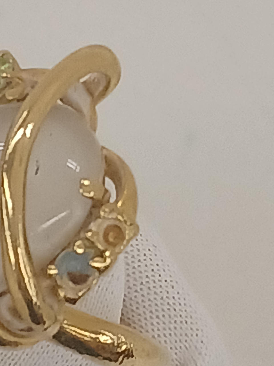 アクアマリン　半分欠けあり