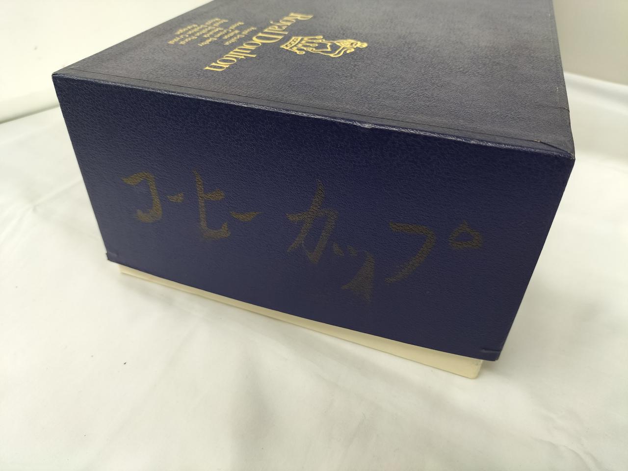箱にコーヒーカップと書かれています。