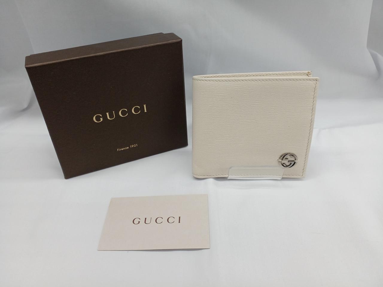 GUCCIの二つ折り財布です。