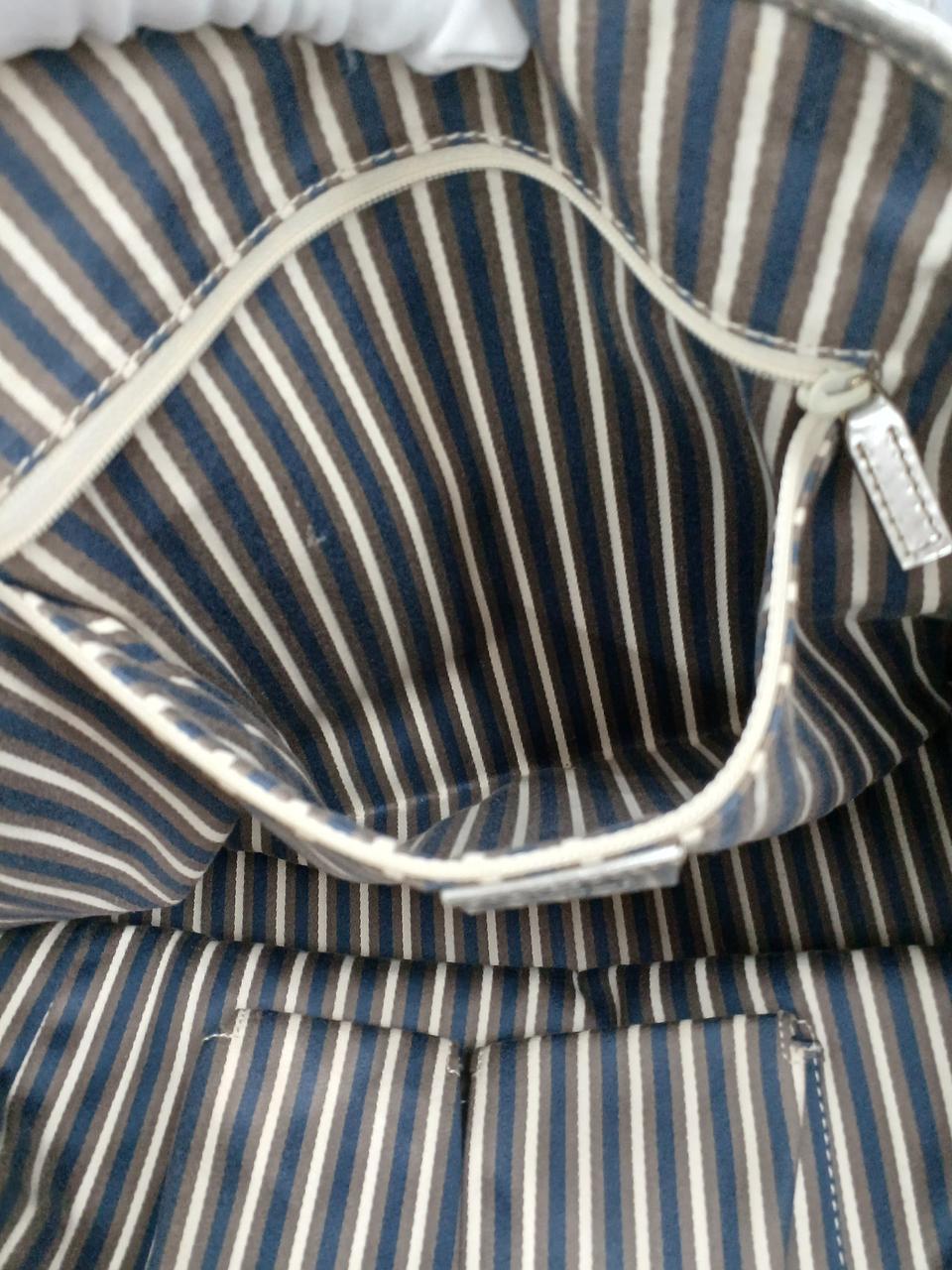 ジッパーポケット内部