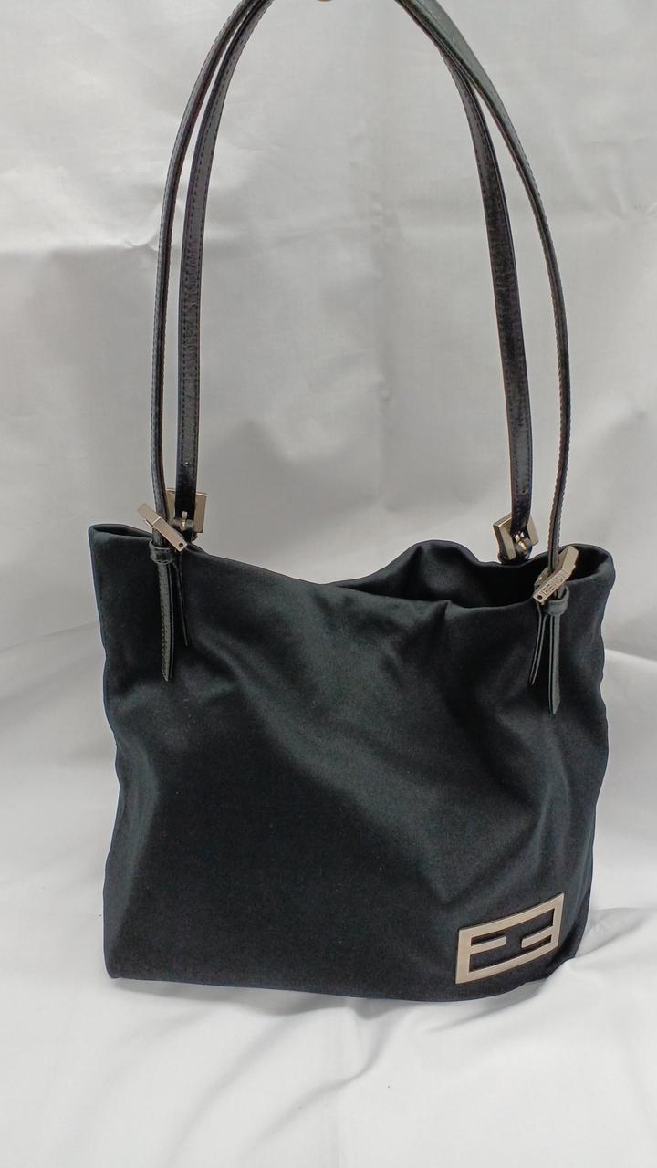 FENDIのショルダーバッグです。