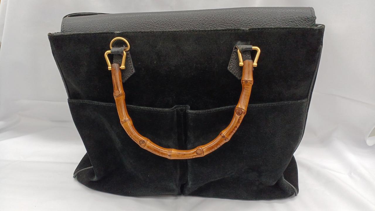 GUCCIのスエードバッグです。