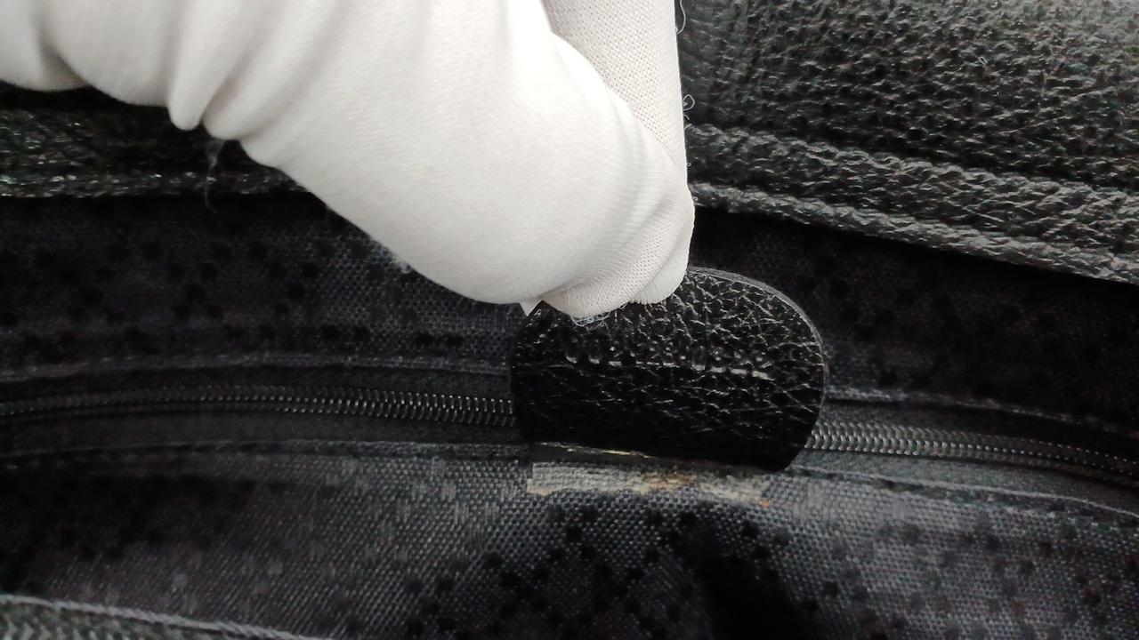 ロゴ裏側にナンバーあり