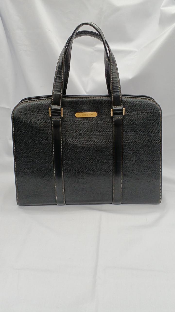 BURBERRYのハンドバッグです。