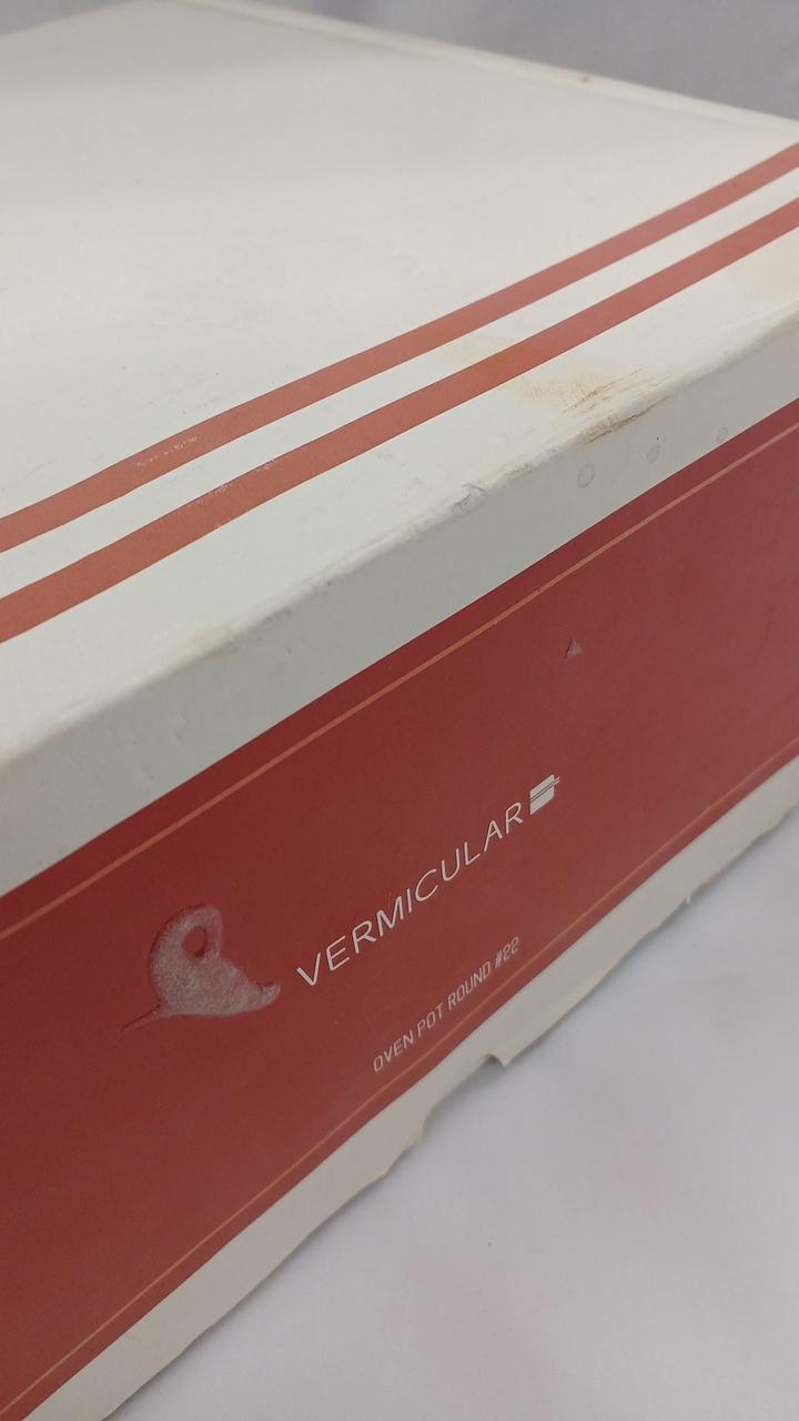 接着剤のような跡あり