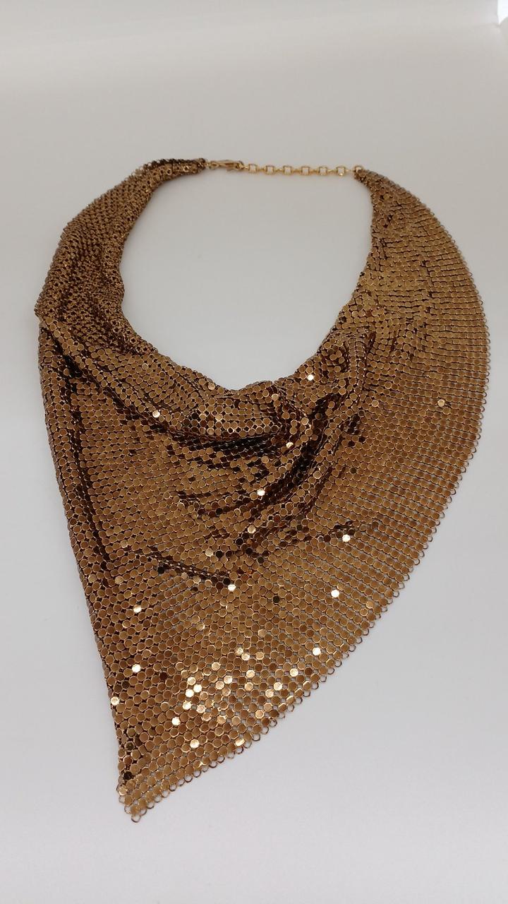 スカーフのようなネックレスです。