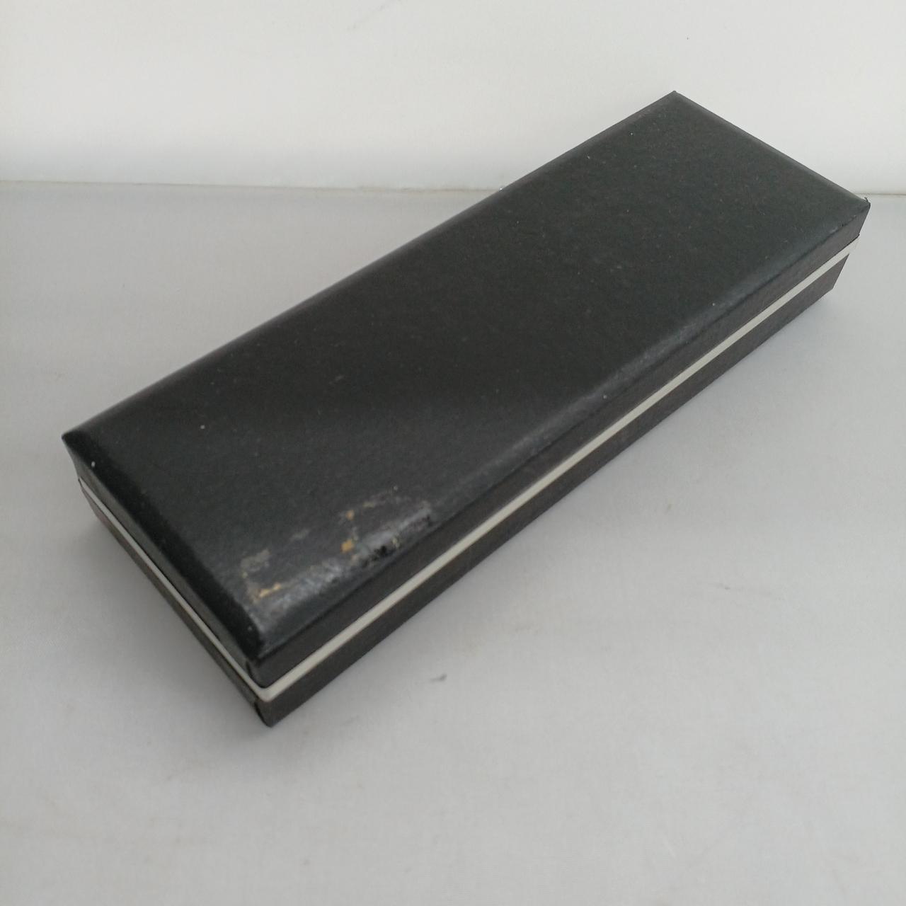 ケース裏面テープ跡有り