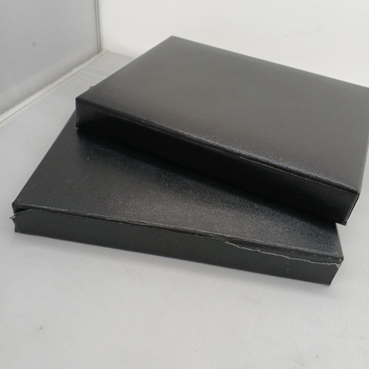 スプーンが入っている箱は剥がれ有り