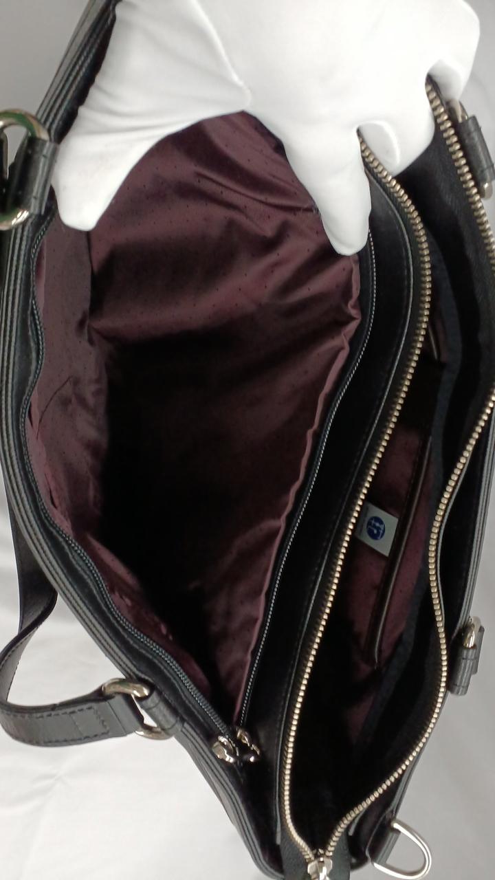 手前ジッパーポケット内部