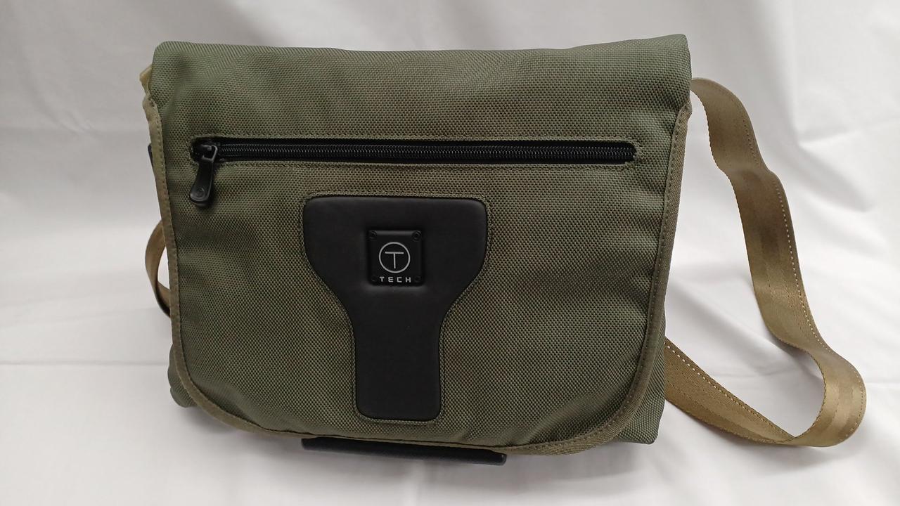 メッセンジャーバッグです。