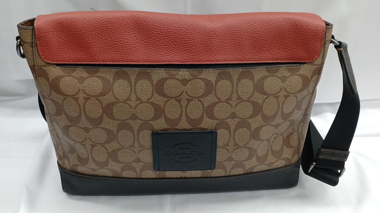 裏側　ポケットあり