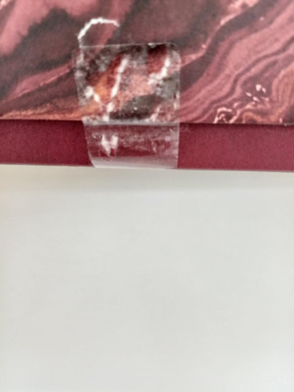 箱　一部テープ破れあり