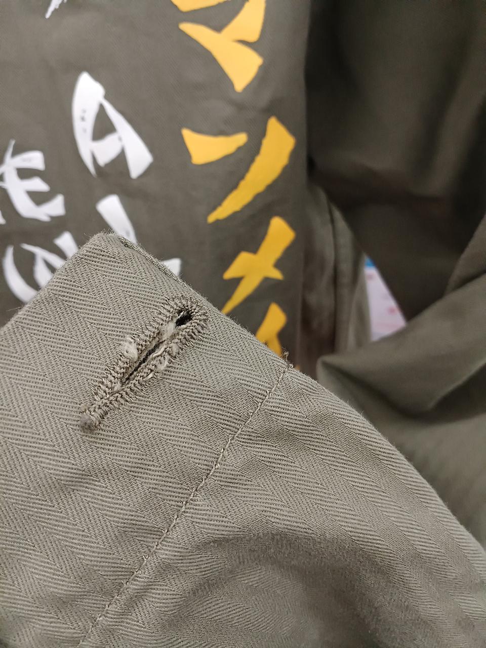 袖口ボタン穴
ややほつれあり