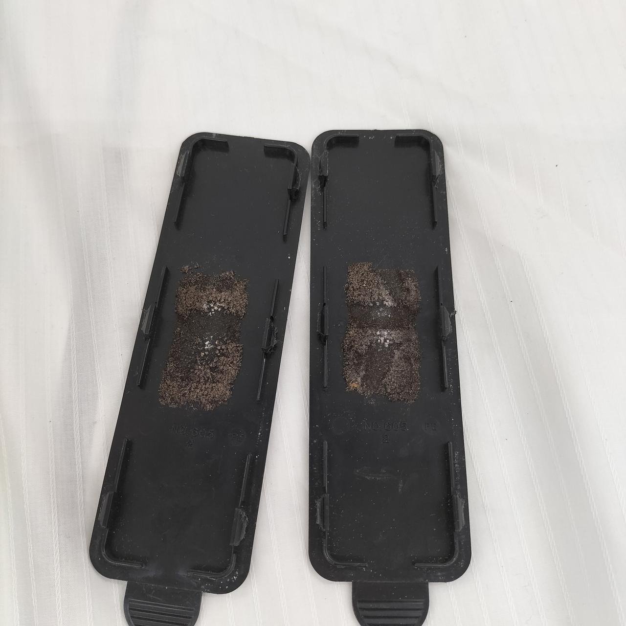 電池蓋　裏に汚れあり