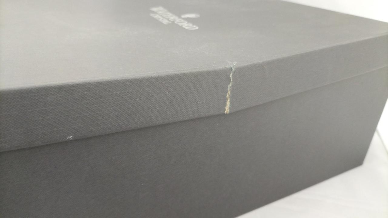 箱　破け2箇所あり