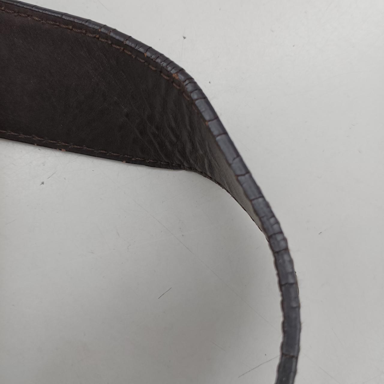 全体的に劣化による割れあり