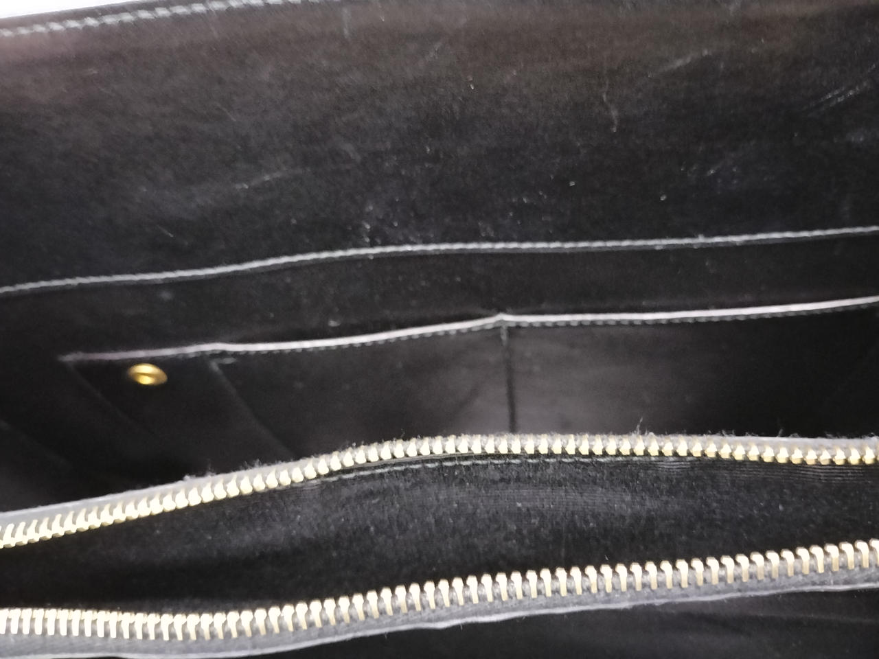 2つのポケットつき