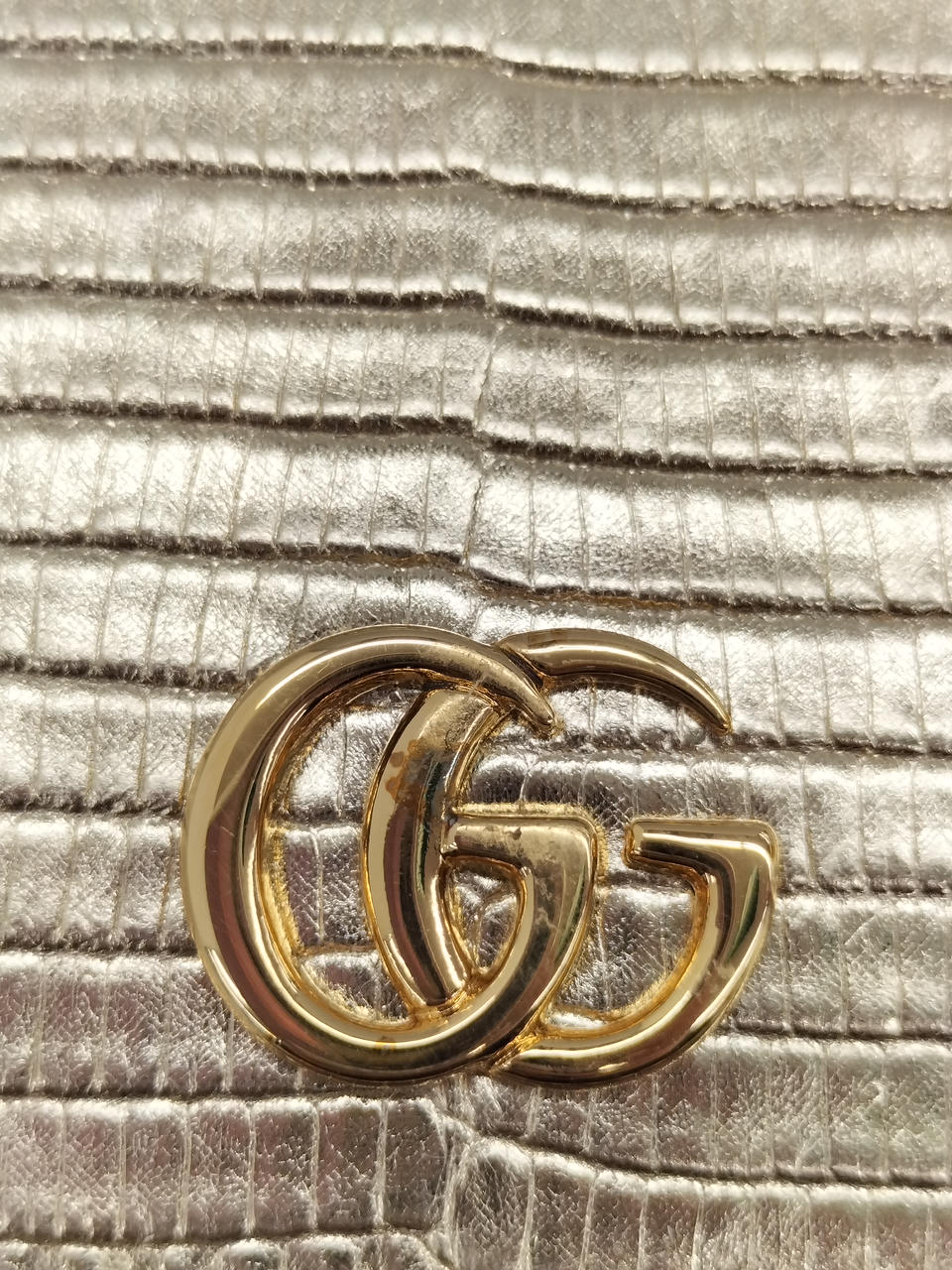 ロゴにやや汚れあり