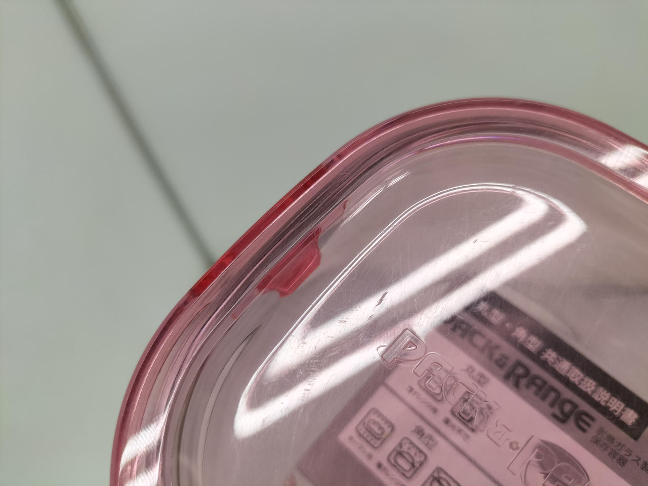 蓋にややキズのあるものがございます。