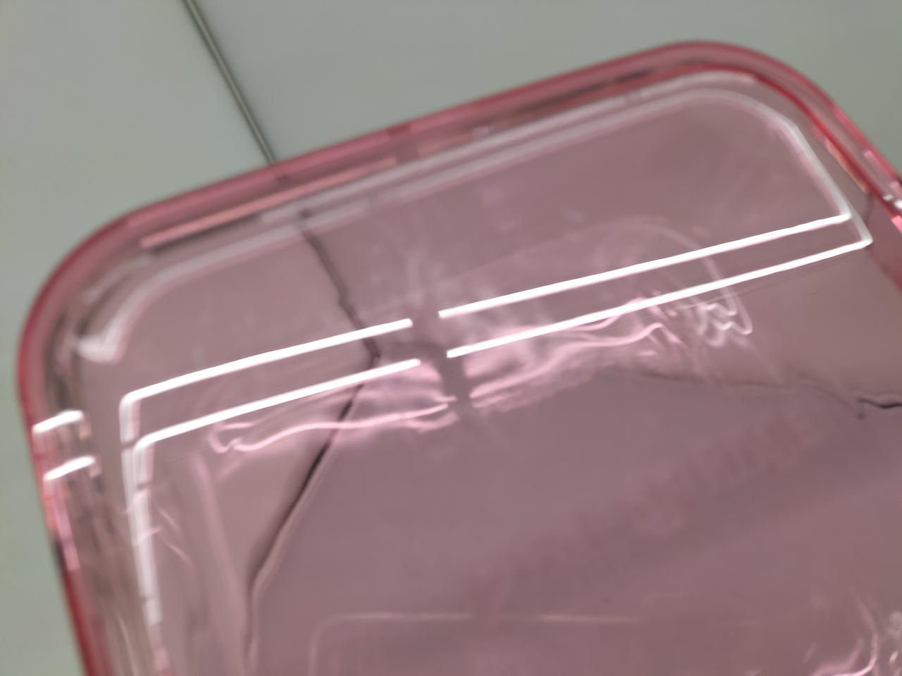 大サイズの蓋にもややキズがあります。