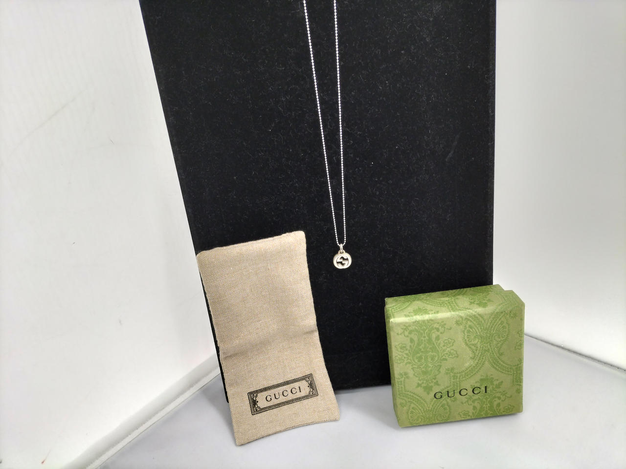 チェーンはシルバー925を使用しています