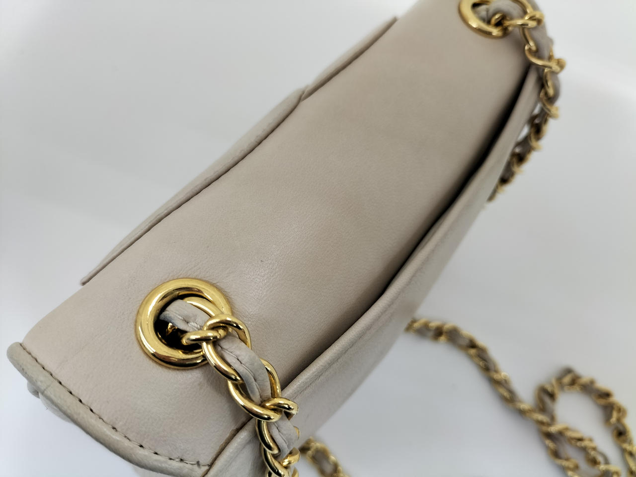 後ろがポケットになってます。