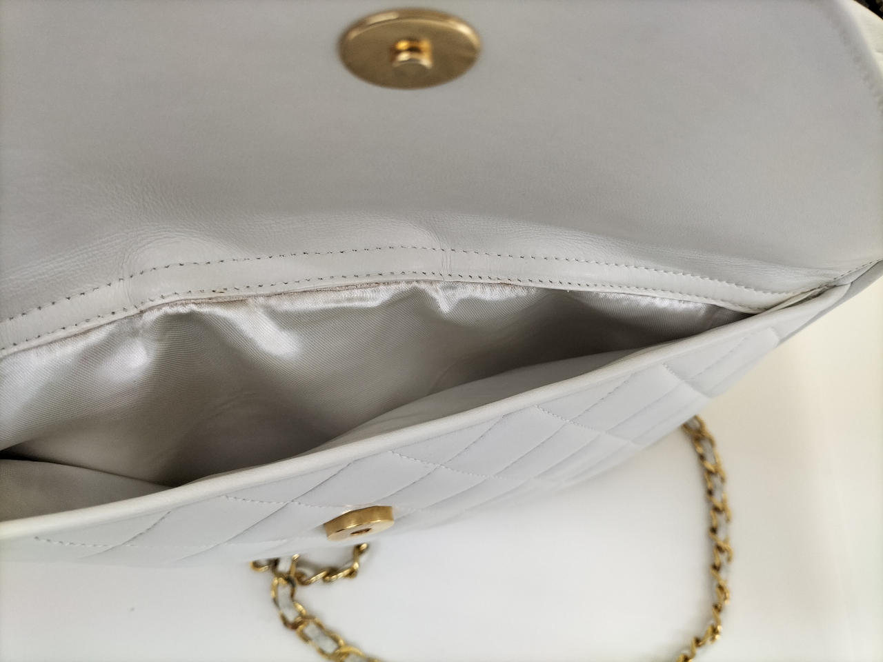 前ポケットの内側