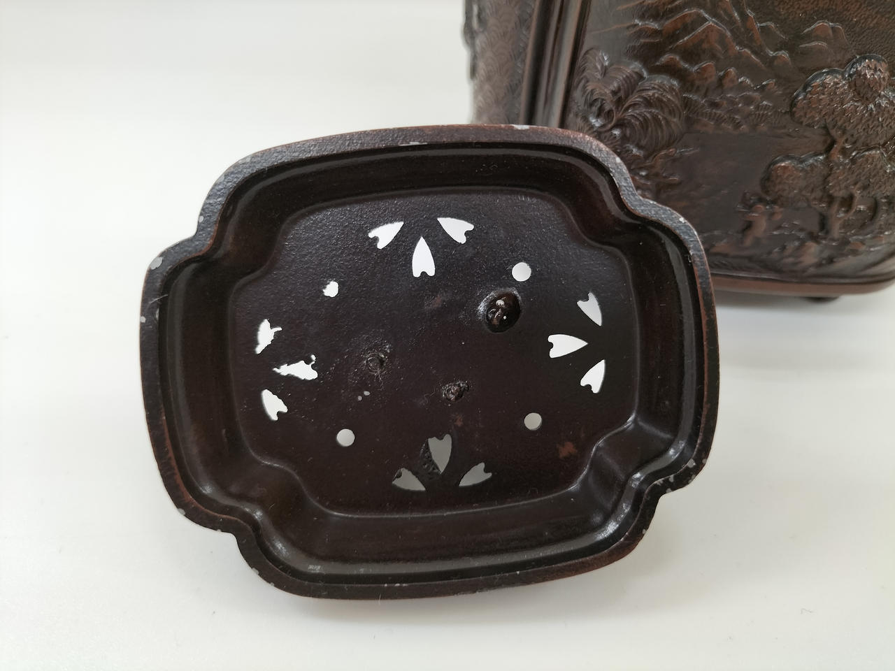 蓋内側にスレがあります。