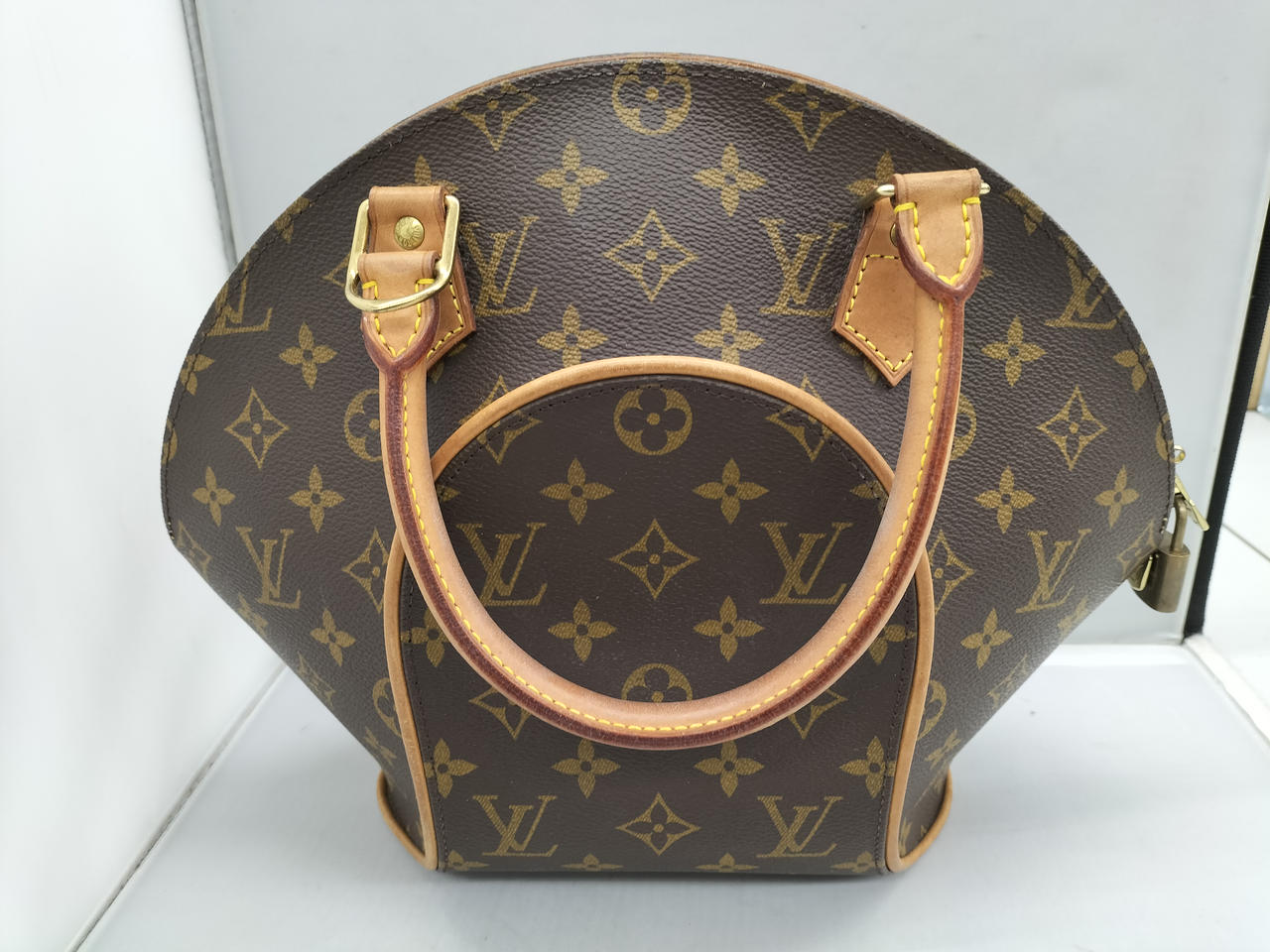 横　約32cm
高さ　約25cm