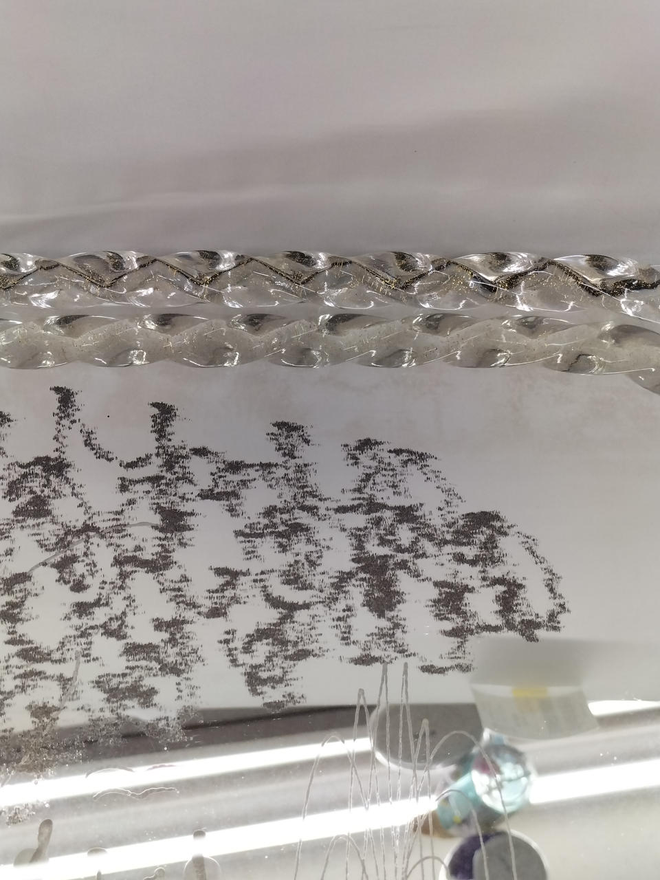 上部に汚れあります。