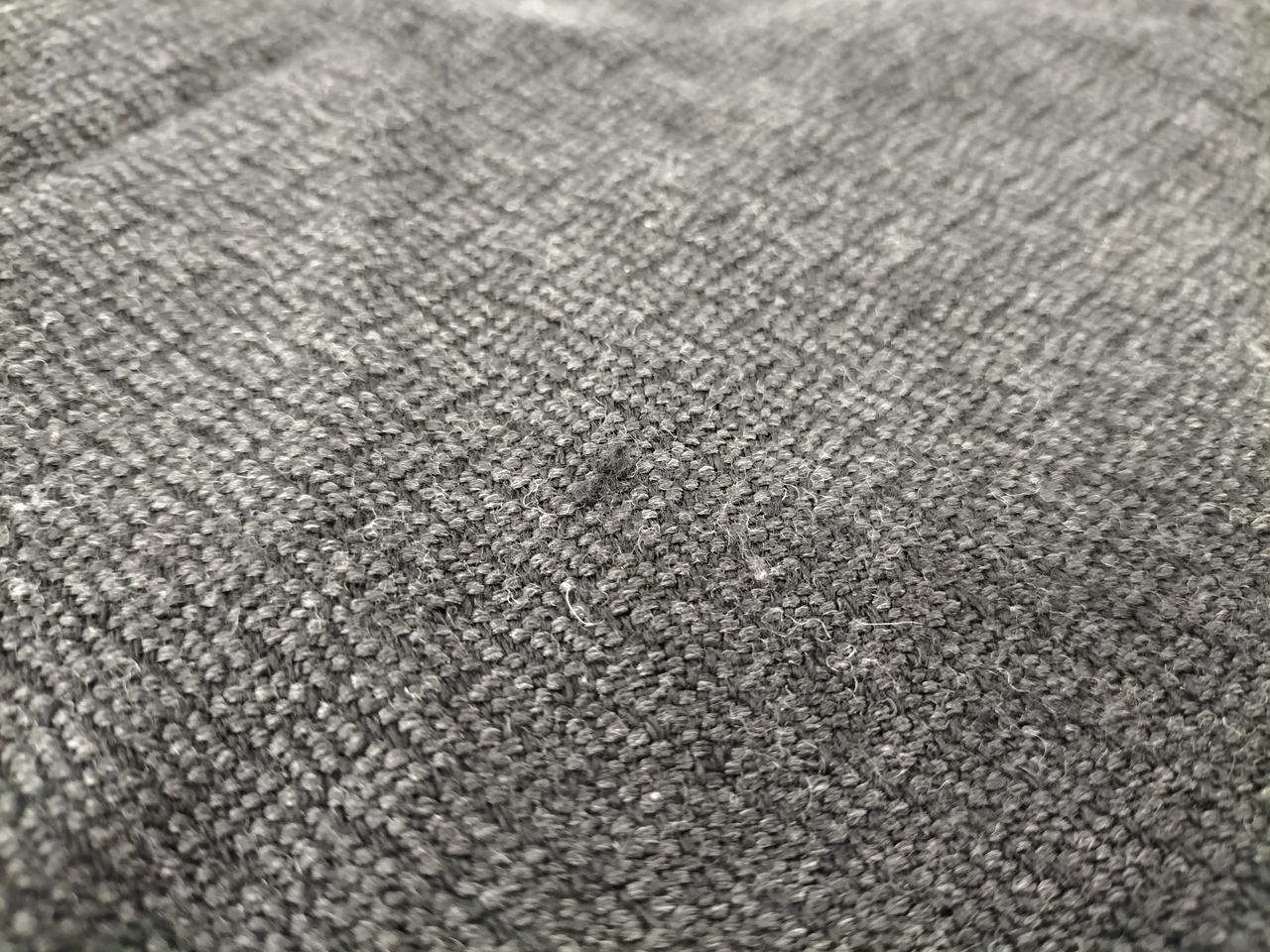 表面の一部にほつれあり