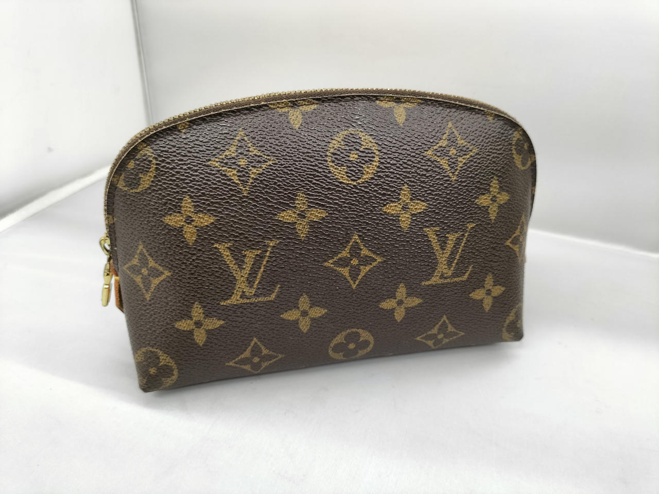 ルイ・ヴィトンの化粧ポーチです。