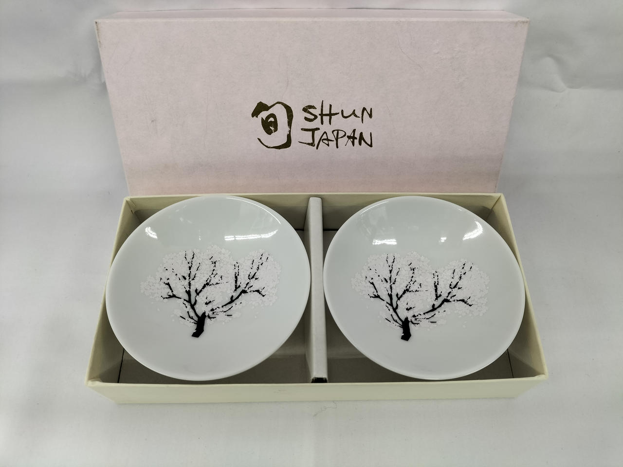 温度で色の変化が楽しめる盃ペアセットです