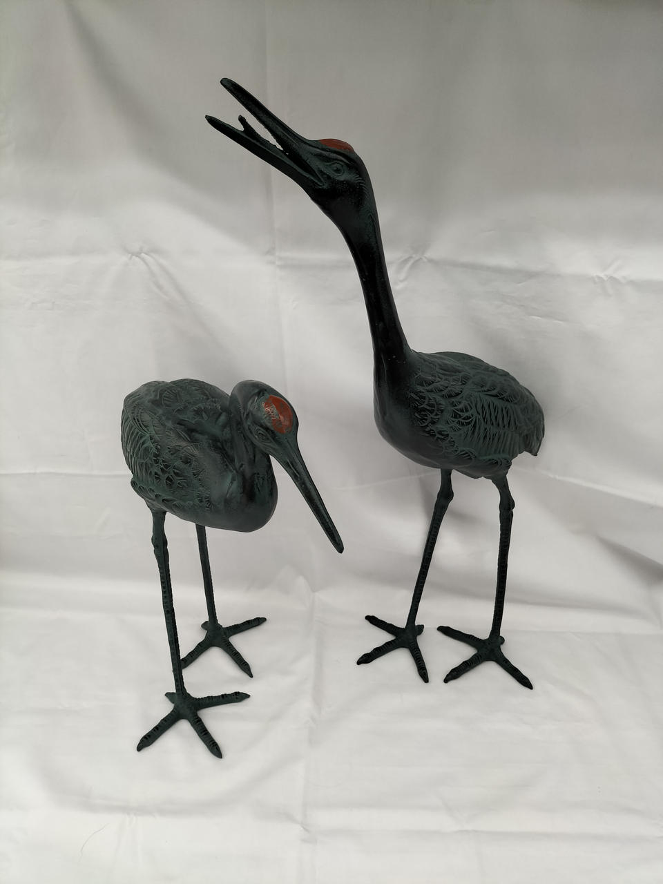 高岡銅器の2羽の鶴の置物です。